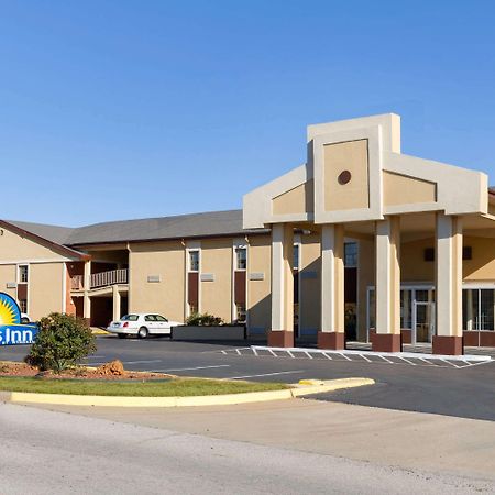 Days Inn By Wyndham לאוטון מראה חיצוני תמונה
