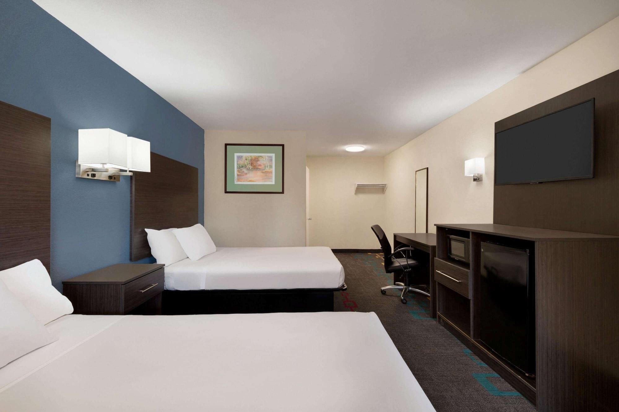 Days Inn By Wyndham לאוטון מראה חיצוני תמונה