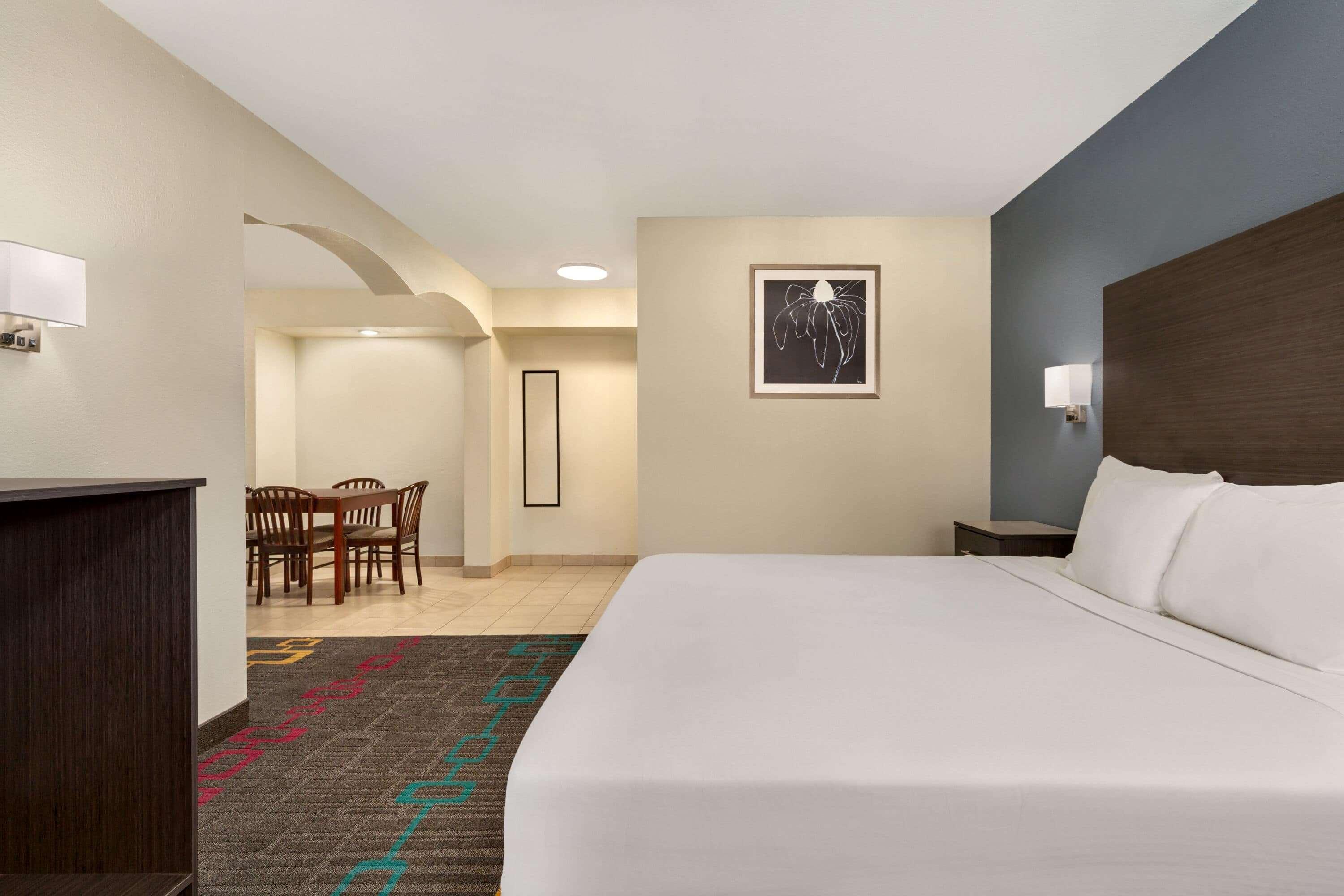 Days Inn By Wyndham לאוטון מראה חיצוני תמונה