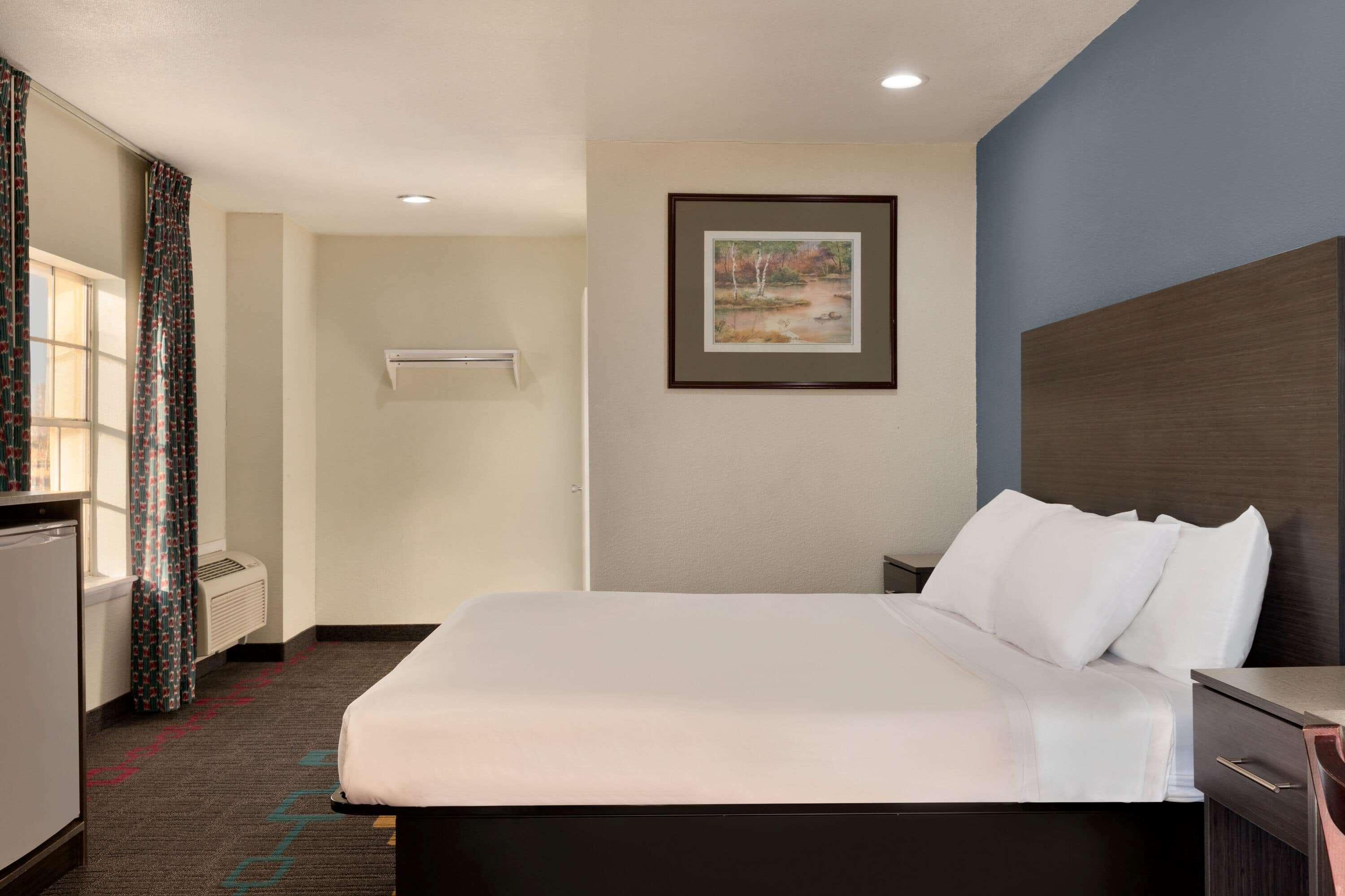 Days Inn By Wyndham לאוטון מראה חיצוני תמונה