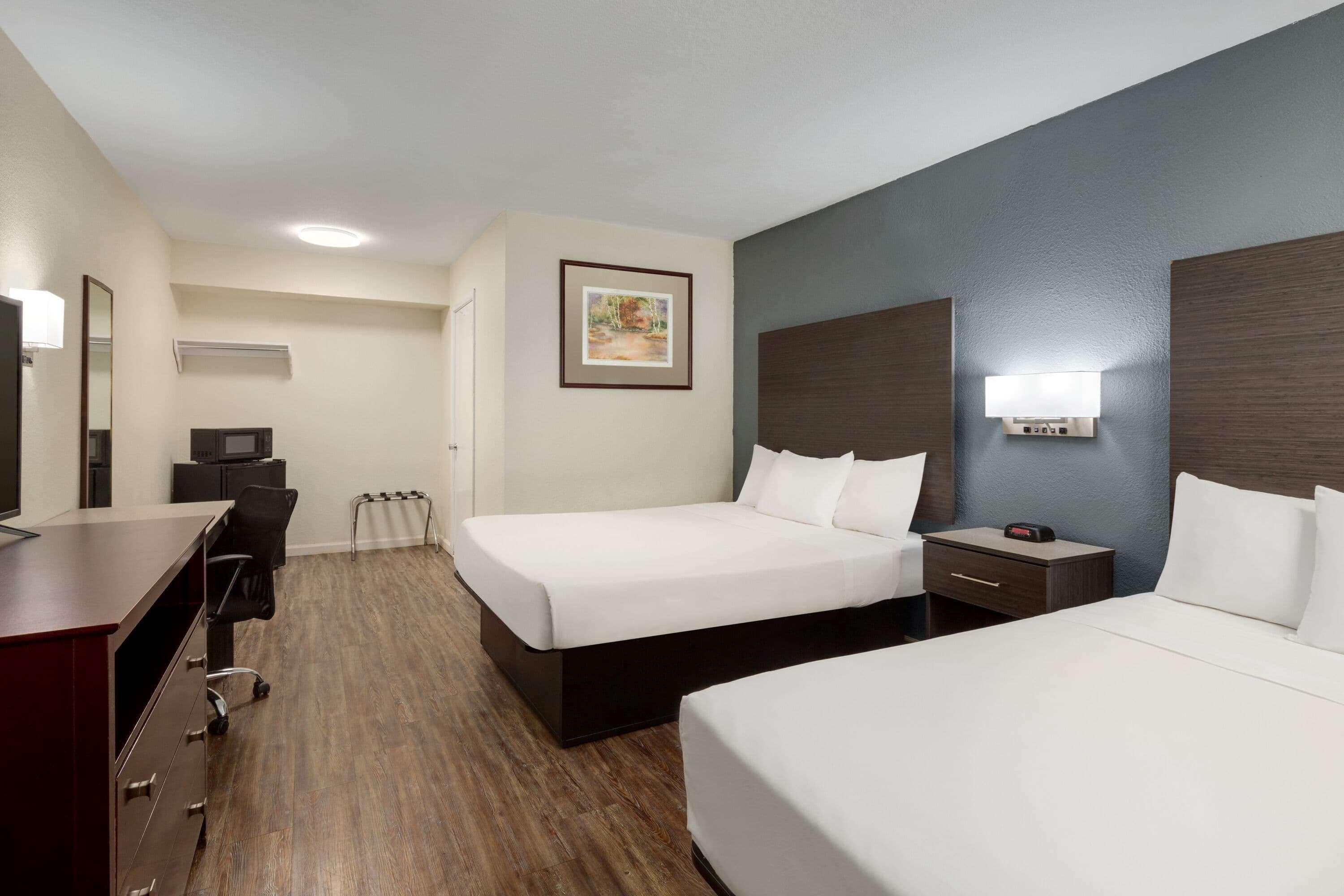 Days Inn By Wyndham לאוטון מראה חיצוני תמונה