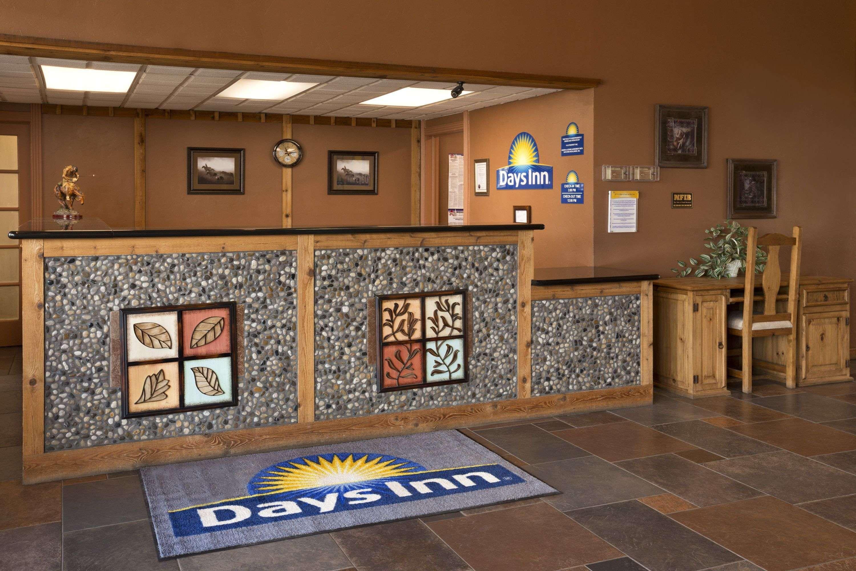 Days Inn By Wyndham לאוטון מראה חיצוני תמונה