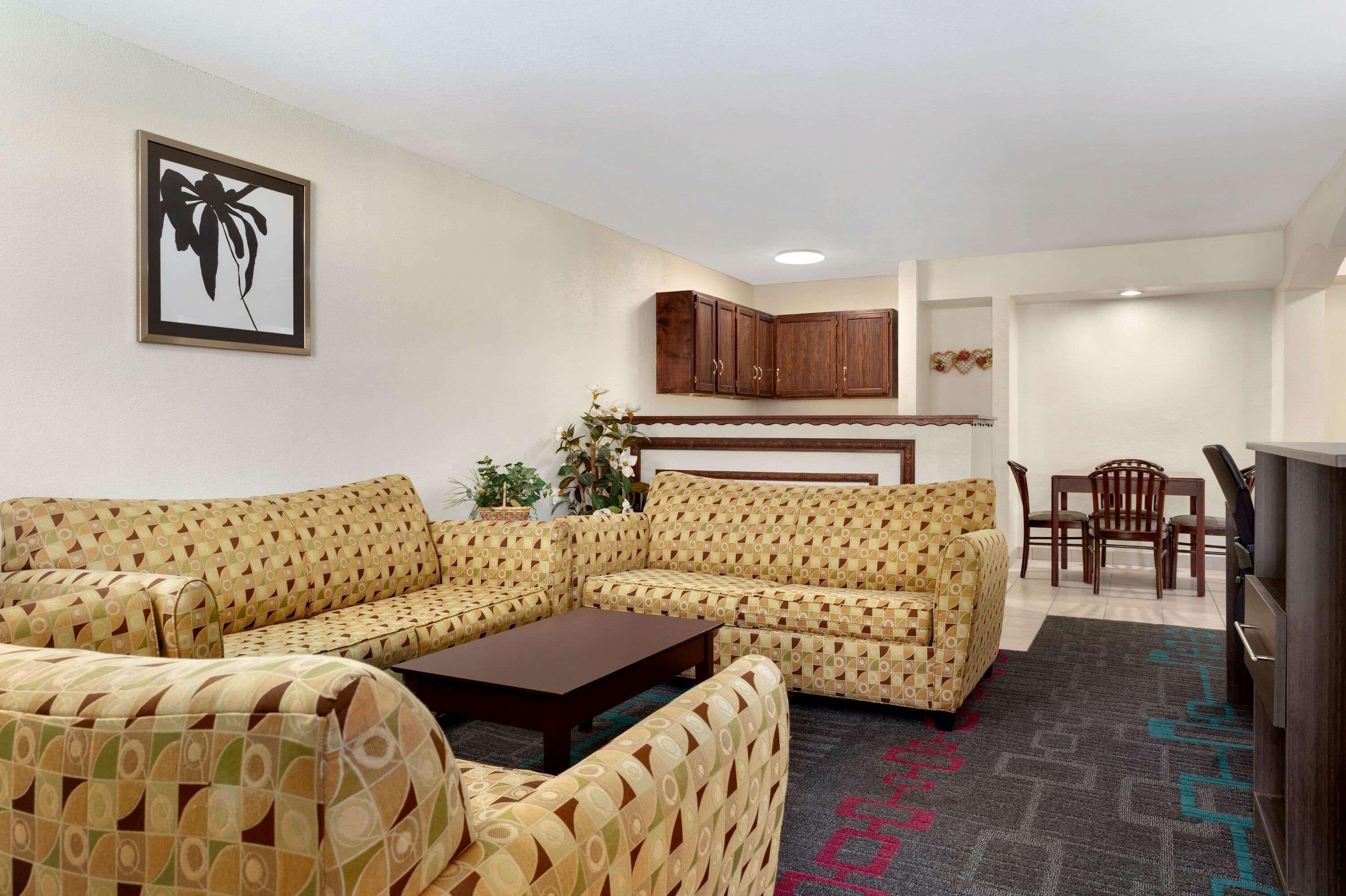 Days Inn By Wyndham לאוטון מראה חיצוני תמונה