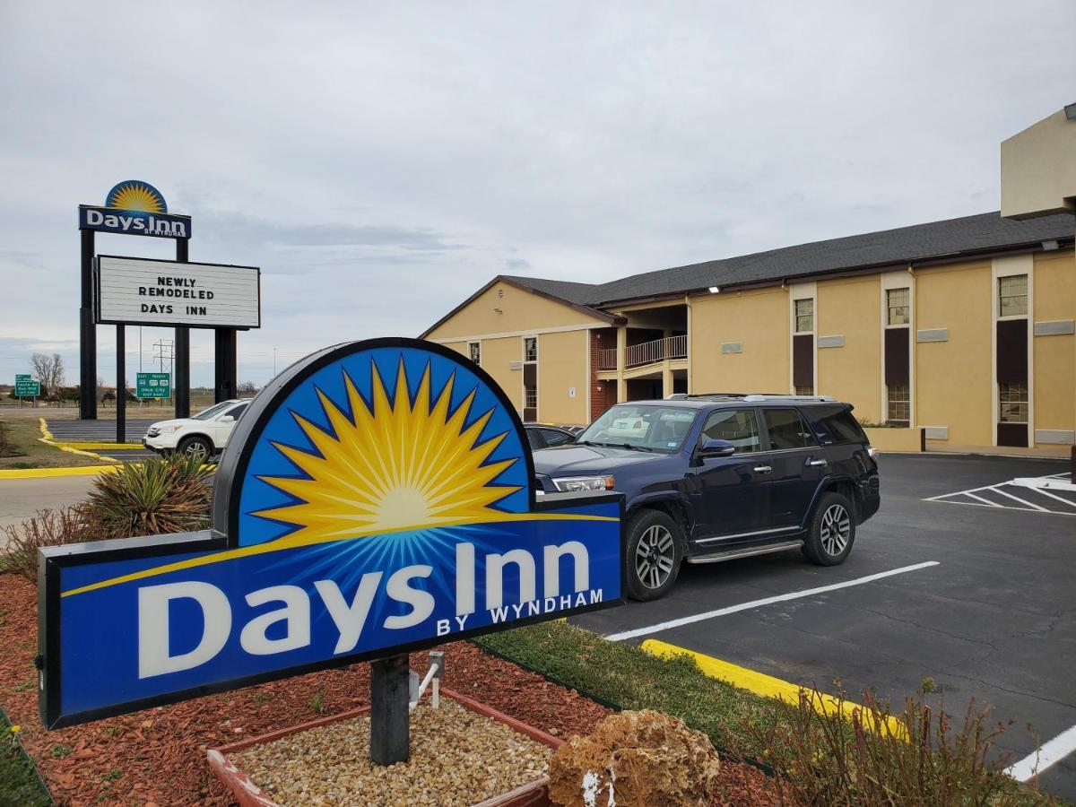 Days Inn By Wyndham לאוטון מראה חיצוני תמונה