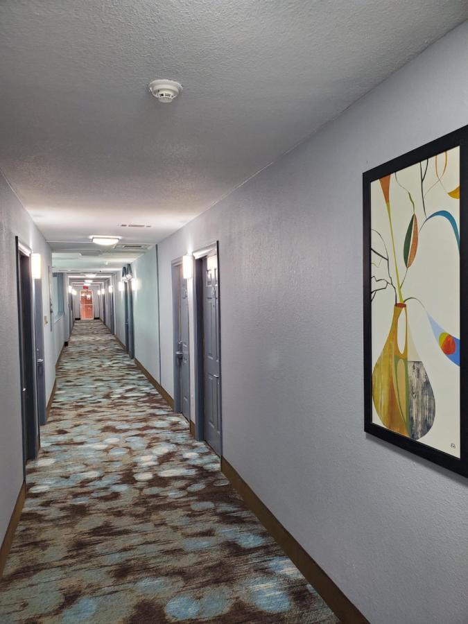 Days Inn By Wyndham לאוטון מראה חיצוני תמונה