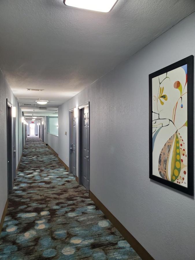 Days Inn By Wyndham לאוטון מראה חיצוני תמונה