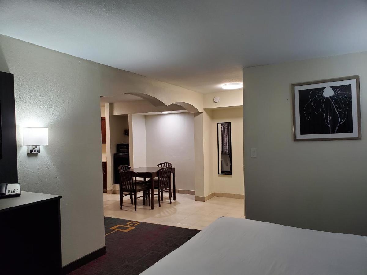 Days Inn By Wyndham לאוטון מראה חיצוני תמונה